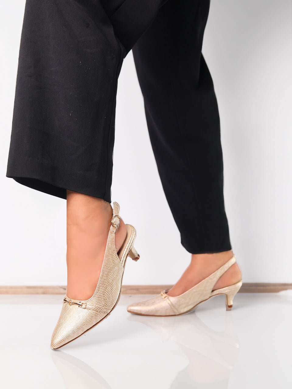 Taupe kitten deals heels