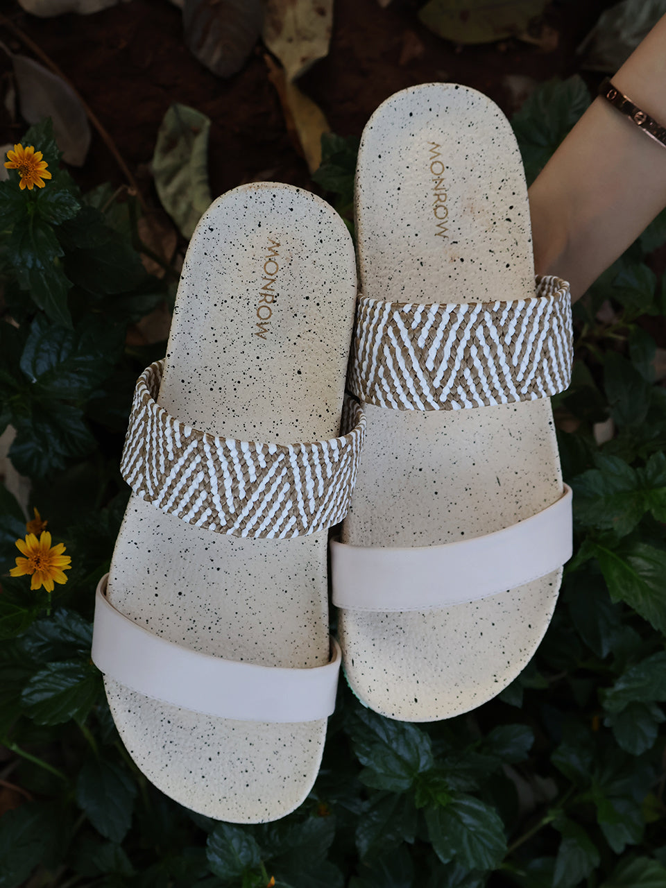 Jeviva Cream Flats
