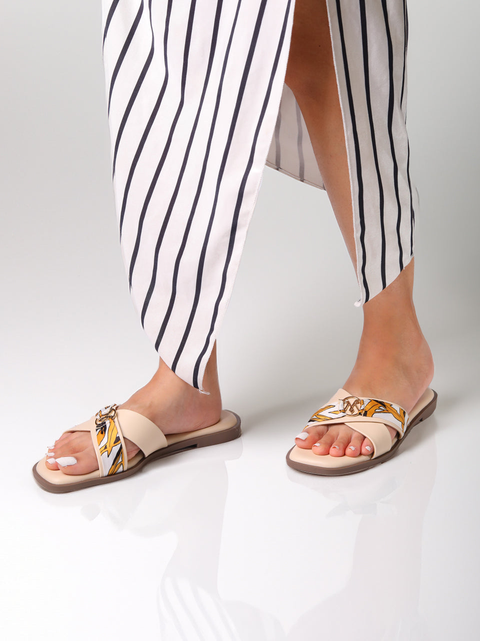Zoria Cream Flats