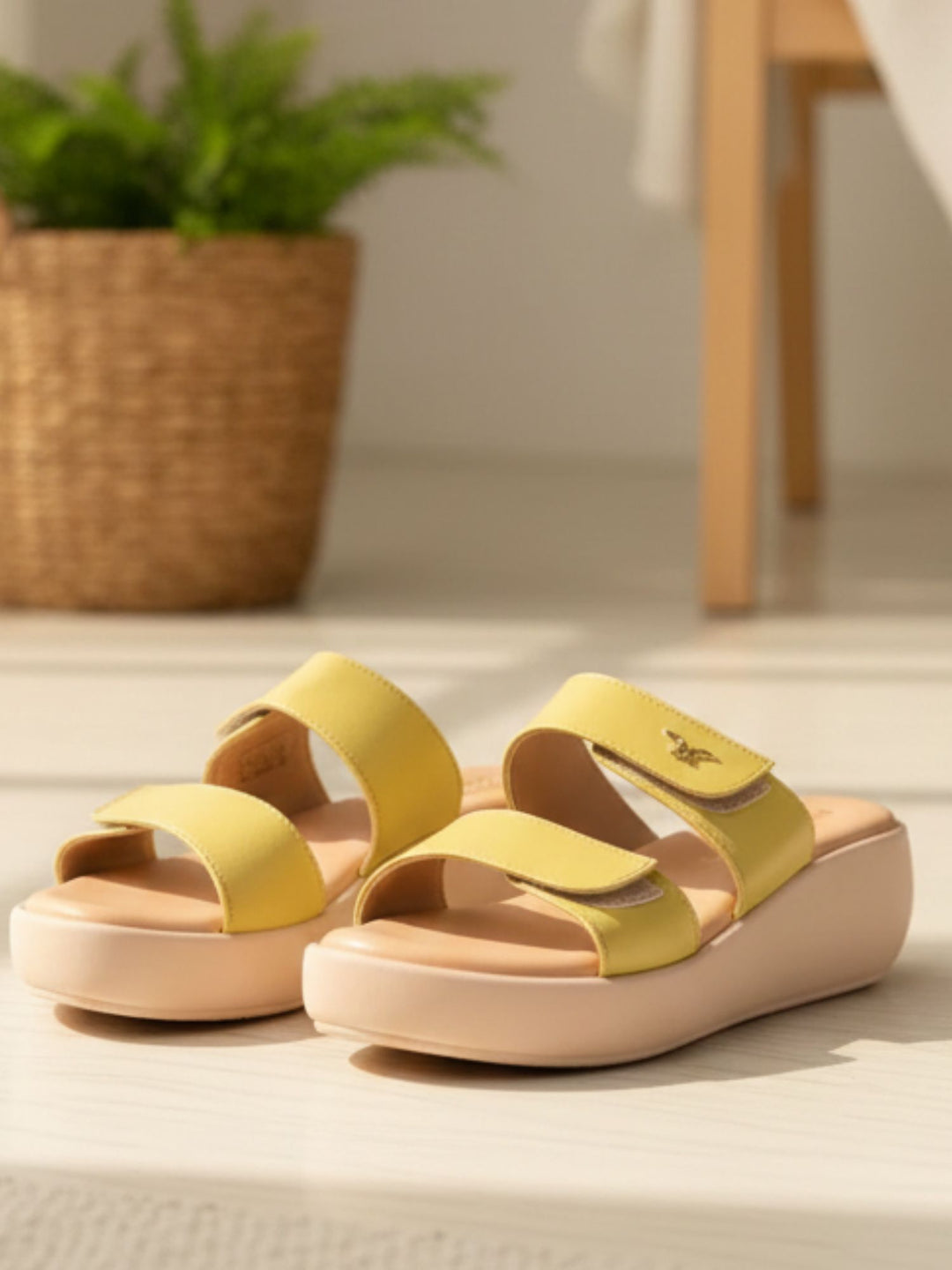 【美品✴︎】YELLOイエロ TERRA PLATFORM SANDALS Terila Yellow 2.4 Inch Lightweight Trendy And Fancy Platform Heels