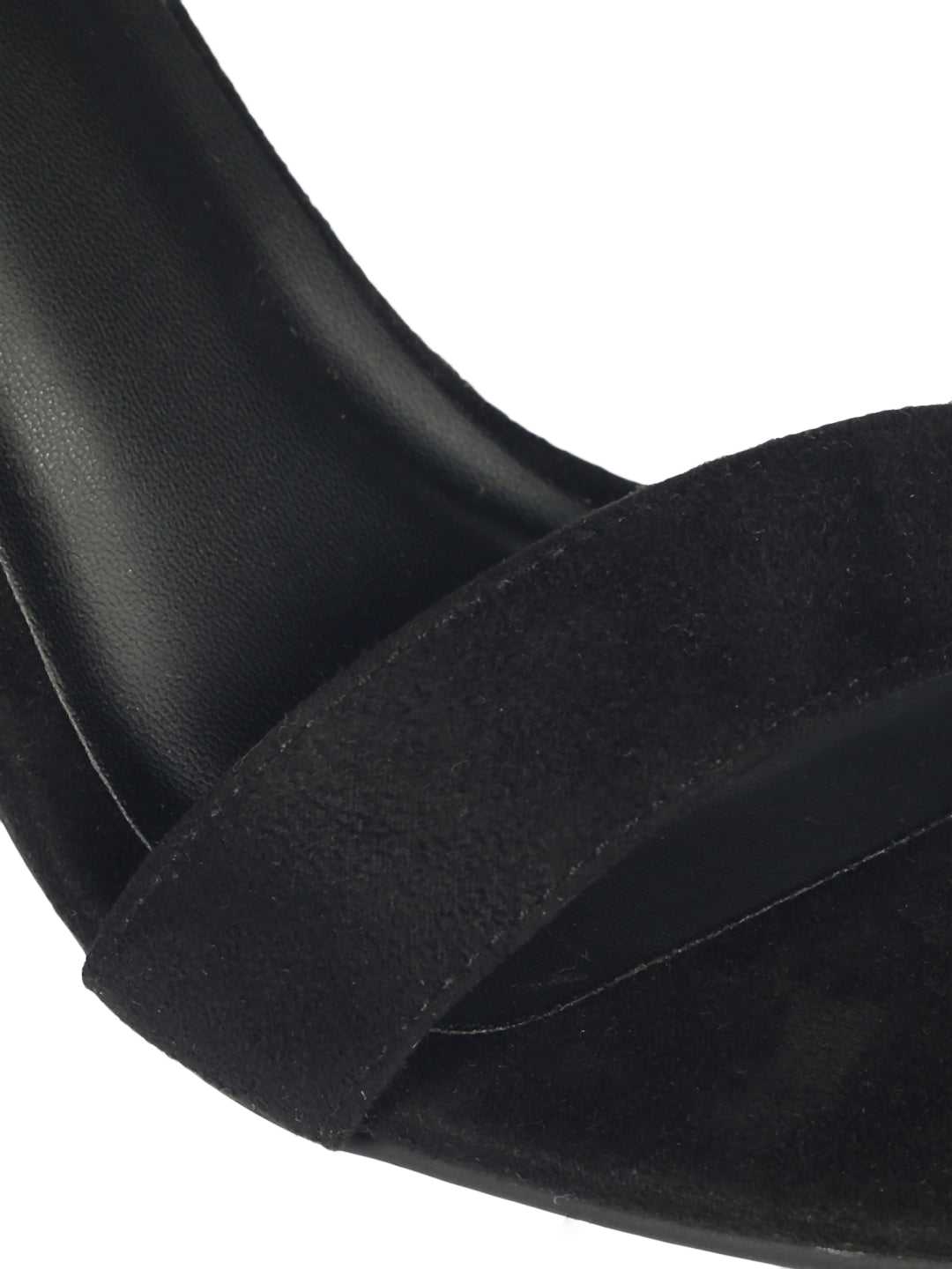 Ban Black Heels